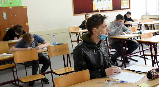 Мала матура под маскама: У среду почиње завршни испит за осмаке